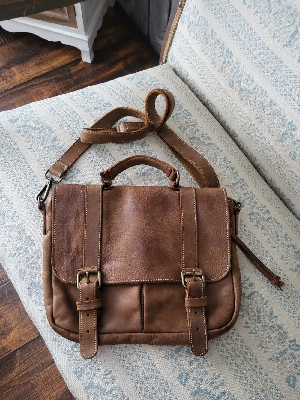Roots Canada Vintage Tribe Leather Messenger Bag Brown